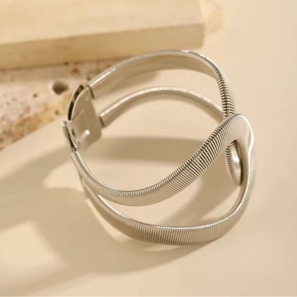 Luxe Silver Sculptural European luxury design - Vintage Chic Statement Bracelet - Picture 4 of 7